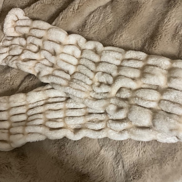 **Warm Faux Fur Scarf/Wrap** - Picture 3 of 4